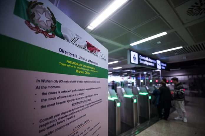 VIRUS CINESE: AUMENTANO I CASI, SI RAFFORZANO I CONTROLLI NEGLI AEROPORT VIRUS CINESE: AUMENTANO I CASI, SI RAFFORZANO I CONTR